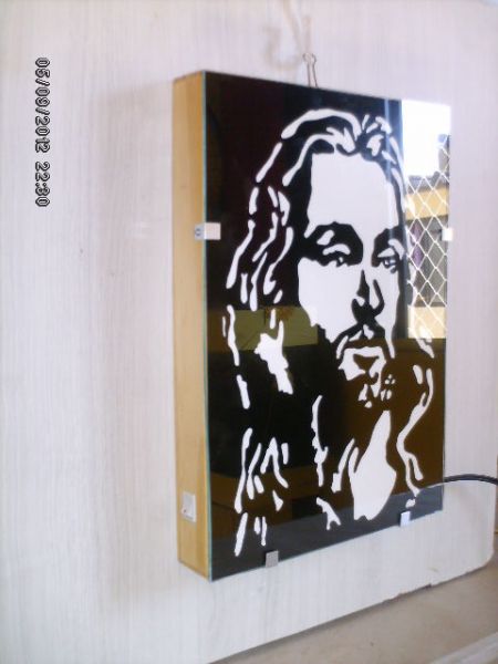 quadro jesus cristo com iluminacão